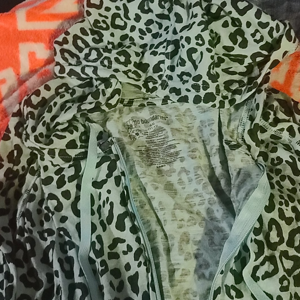 🥓-Mint green cheetah zip up - Picture 4 of 5